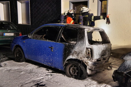 2015-01-21_Siegen_Rosterberg_Tannenbergstr_Brandstifter_zündet_2_Pkw_an_Foto_Hercher_02