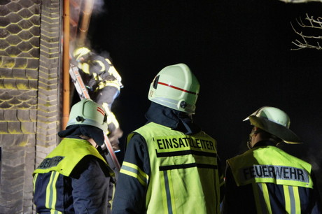 2015-01-23_Neunkirchen-Altenseelbach_Brand_Mülltonnen_an_Haus_Foto_Hercher_3