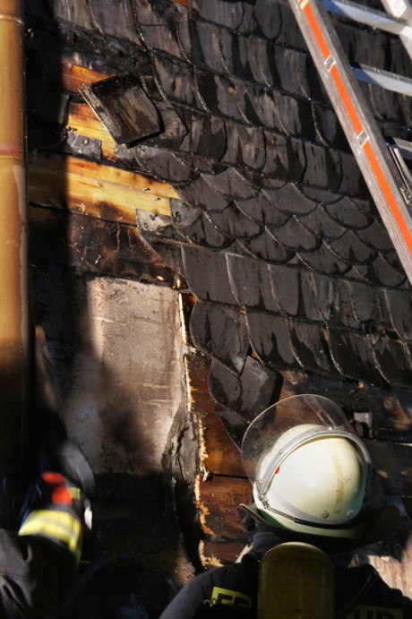 2015-01-23_Neunkirchen-Altenseelbach_Brand_Mülltonnen_an_Haus_Foto_Hercher_6