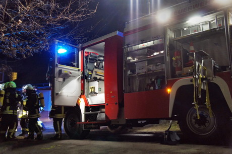 2015-01-23_Neunkirchen-Altenseelbach_Brand_Mülltonnen_an_Haus_Foto_Hercher_7