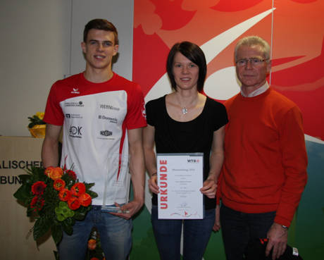 Daniel Uhlig (SKV), Lara Saßmannshausen (SF Birkelbach) und Reinhard Sieblitz (TV Eichen, v.li.) wurden ausgezeichnet. Fotos: Verband
