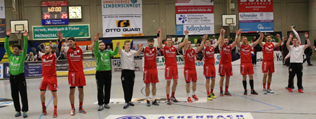 Die Mannschaft des TuS Ferndorf feierte einen gelungen Start ins neue Jahr 2015. Fotos: (11): Marvin Müller