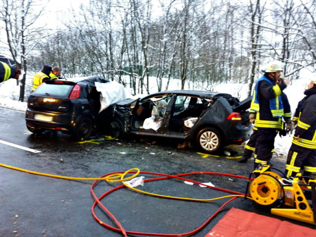 2015-02-02_Weidenhausen_B480_VU_Toedlich_verletzt_Foto_wirSiegen_02