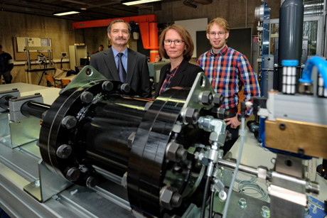 2015-02-23_Siegen_Uni_Maschinenbau_Hopkinson_Foto_Uni_01