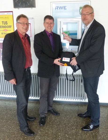 v.l.n.r. Stadtbaurat Eberhard Vogel, Stefan Engelberth -RWE Kommunalbetreuung- und Bürgermeister Walter Kiß.