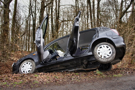 2015-03-22_Wilnsdorf_B54_Pkw_kracht_gegen_geparkten_Bulli_Foto_Hercher_06