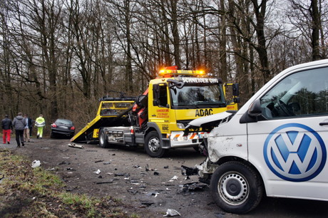 2015-03-22_Wilnsdorf_B54_Pkw_kracht_gegen_geparkten_Bulli_Foto_Hercher_08