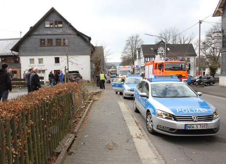 2015-03-26_Kreuztal-Littfeld_Pkw_in_Haus_gefahren_Foto_mh_01_Foto_wirSiegen_2