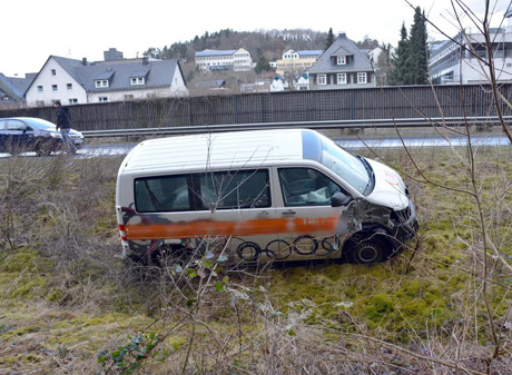 Unfall-überAmpel-gefahren (1)