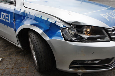 2015-04-25_Wilnsdorf_L722_Unfall_VU-Wild_Polizeiauto_gegen_Hirsch_Foto_Hercher_03