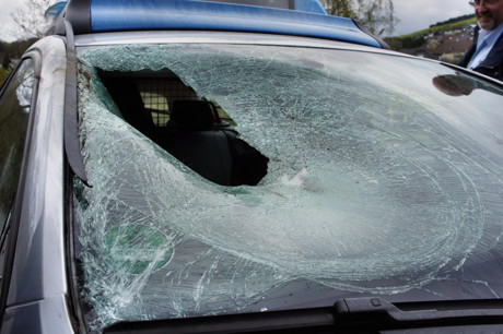 2015-04-25_Wilnsdorf_L722_Unfall_VU-Wild_Polizeiauto_gegen_Hirsch_Foto_Hercher_7