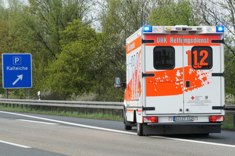 2015-05-04_A45_Wilnsdorf_Richtung_Haiger_VUP_Sprinter_umgekippt_Foto_Hercher_1