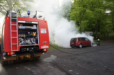 2015-05-05_Wilnsdorf_B54_Kalteiche_Pkw-Brand_Foto_Hercher_02