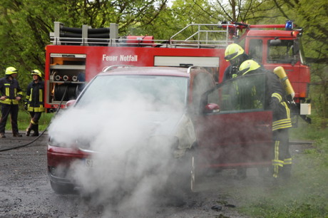 2015-05-05_Wilnsdorf_B54_Kalteiche_Pkw-Brand_Foto_Hercher_04