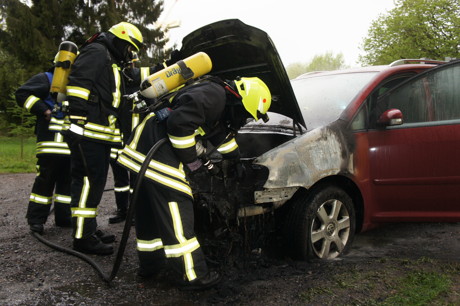 2015-05-05_Wilnsdorf_B54_Kalteiche_Pkw-Brand_Foto_Hercher_06