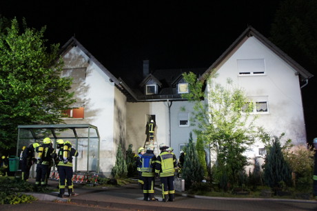 2015-06-02_Neunkirchen_Kölner Str 220_Zimmerbrand_MANV1_39 Personen evakuiert_Foto_Hercher_01