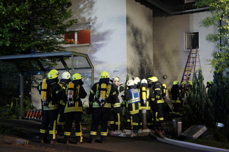 2015-06-02_Neunkirchen_Kölner Str 220_Zimmerbrand_MANV1_39 Personen evakuiert_Foto_Hercher_04