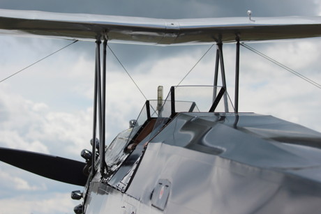 Der Himmel wartet, aber wo steckt dieser vollbärtige Pilot mit dem langen Ledermantel? (Foto: Alex Klank)