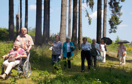 Bei schönstem Wetter begab sich jetzt die 14-köpfige Mundartgruppe des Heimatvereins "Alte Vogtei Burbach e.V. in die Wisent-Wildnis.