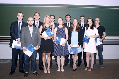 Die besten AbsolventInnen der Wirtschaftswissenschaften, Wirtschaftsinformatik und Wirtschaftsrecht im Wintersemester 2014/15 wurden auf der Examensfeier mit einem Besten-Preis geehrt. | Foto: Uni Siegen