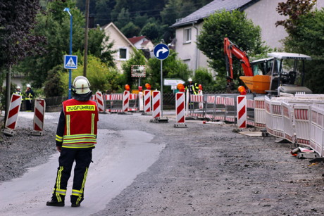 2015-08-04_Niederdresselndorf_L730_ABC2_Bagger beschädigt Gasleitung_Foto_Hercher_01