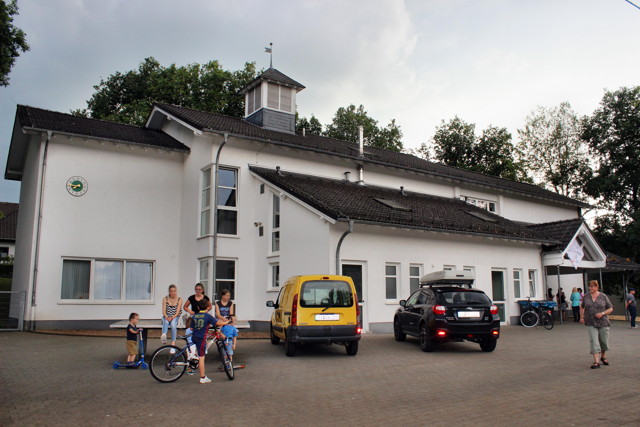2015-08-14_Wilnsdorf-Wilden_Vorstellung Asylunterkunft in alter Grundschule_Foto_Hercher_02