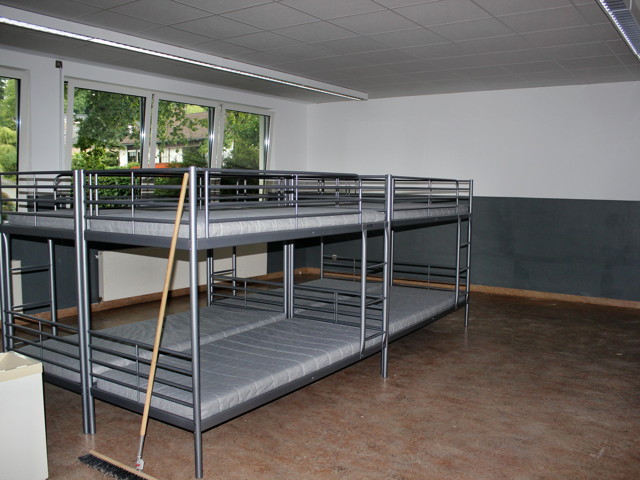 2015-08-14_Wilnsdorf-Wilden_Vorstellung Asylunterkunft in alter Grundschule_Foto_Hercher_04