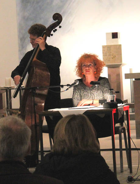 Zusammen mit den von der Schauspielerin Nina Hoger gelesenen christlich-mystischen Texten von Meister Eckhart u. a. entsteht daraus ein inspirierendes Zusammenspiel dreier ganz unterschiedlicher religiöser Kulturen.