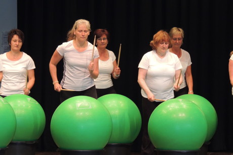 Die Trommlerinnen des TuS Fellinghausen, die unter dem Namen „World of Drums“.