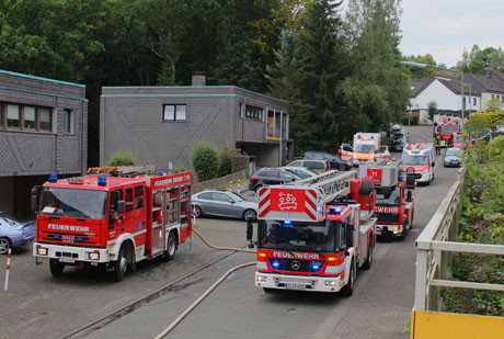 2015-09-29_Siegen_Feu4_Fischbacherberg_Ypernstraße_Kellerbrand_Foto_mg_018