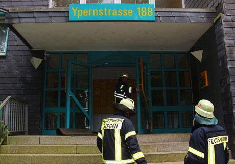 2015-09-29_Siegen_Feu4_Fischbacherberg_Ypernstraße_Kellerbrand_Foto_mg_02