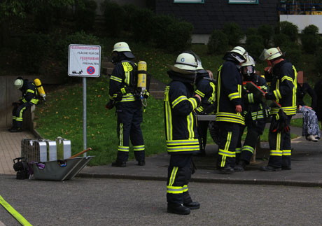 2015-09-29_Siegen_Feu4_Fischbacherberg_Ypernstraße_Kellerbrand_Foto_mg_05