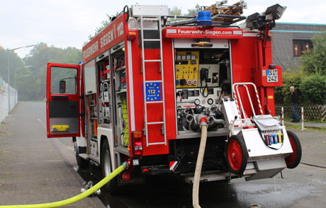 2015-09-29_Siegen_Feu4_Fischbacherberg_Ypernstraße_Kellerbrand_Foto_mg_09