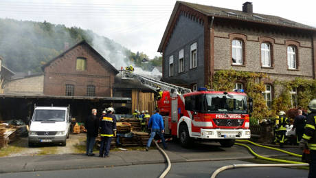 2015-10-05_Siegen-Eisern_Brand Dachstuhl Zimmerei-Betrieb_Foto_mg_04