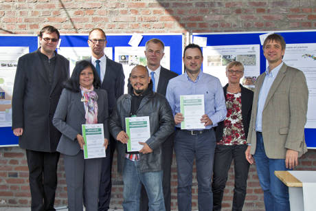 Christian Horn (v.l.), Dr. Neelakshi Chandrasena Premawardhena, Jens Brinkmann, Arnaldo Baltzar Diez, Minister Johannes Remmel, Dr. Susanne Padberg, Prof. Dr.-Ing. Mathias Wirths. (Foto: Uni)