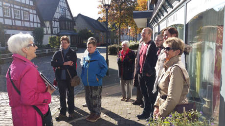 Letzte Hilchenbacher Stadtführung mit Rosel Six in diesem Jahr war gut besucht. (Foto: Stadt Hilchenbach)