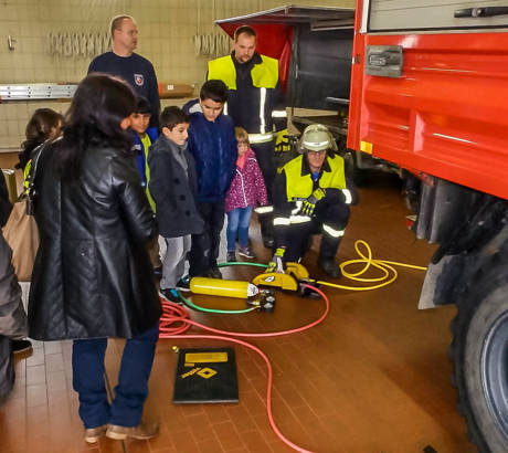 2015-10-25_Kirchen_Erlebnisnachmittag für Flüchtlinge bei der Feuerwehr Kirchen_Foto_PuMA VG-Feuerwehr Kirchen_03