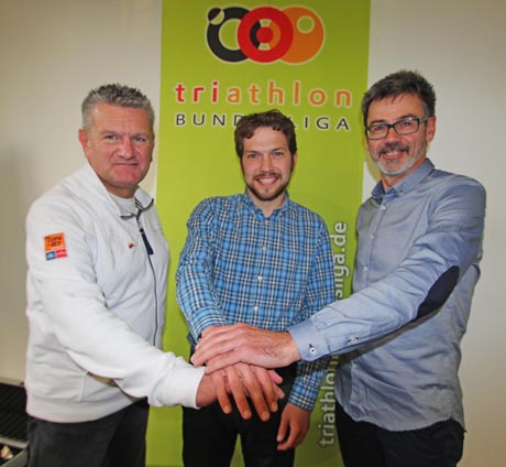 von links nach rechts: Rainer Jung, Matthias Zöll (Geschäftsführer der DTU) , Harald Vogler Ligaleiter der Triathlon Bundesliga. Foto: Sabine Jung