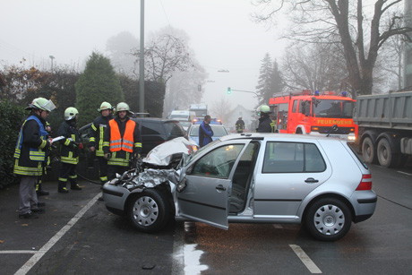 2015-11-05_Kreuztal-Krombach_VUP_LKW gegen PKW_Foto_wirSiegen_01