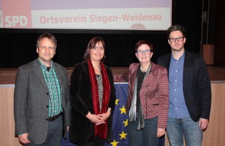 v.l.n.r.: SPD Ortsvereinsvorsitzender Reiner Lorenz, Anja Krüger, Europaabgeordnete Birgit Sippel, Moderator Florian Rubens. (Foto: Andreas Haßler)