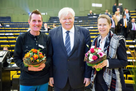 Weiter an der HRK-Spitze: Prof. Dr. Holger Burckhart (l.) und Prof. Dr. Ulrike Beisiegel mit Präsident Prof. Dr. Horst Hippler. (Foto: Uni)