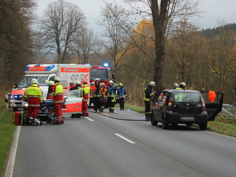 2015-11-13_Deuz-Salchendorf_Schwerer Verkehrsunfall mit fünf Verletzten_Frontalunfall_Foto_Hercher_1