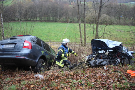 2015-11-13_Deuz-Salchendorf_Schwerer Verkehrsunfall mit fünf Verletzten_Frontalunfall_Foto_Hercher_10