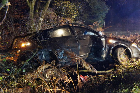 2015-11-17_Burbach-Gilsbach_L723_24jährige mit Pkw Böschung runter_Foto_Hercher_1