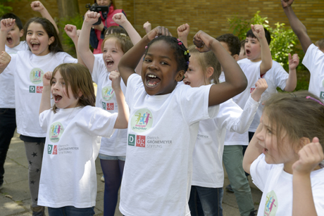 „Die bewegte Schulpause“ mit Prof. Dr. Dietrich Grönemeyer und Deichmann, Gemeinschaftsgrundschule Sonnenstraße Düsseldorf