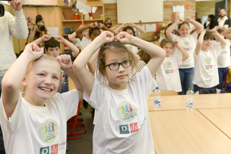 „Die bewegte Schulpause“ mit Prof. Dr. Dietrich Grönemeyer und Deichmann, Gemeinschaftsgrundschule Sonnenstraße Düsseldorf