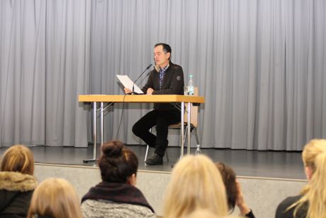 2015-12-11_Siegen_Lesung_Osman Engin I