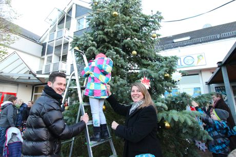 2015-12-12_Wilmsdorf_Weihnachtsbaumschmücken (1)