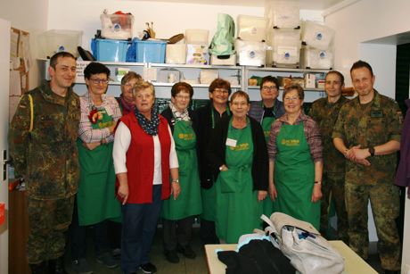 2015-12-22_Erdebrück_Ausbildungsinspektio_Weihnachtsgeschenke (1)