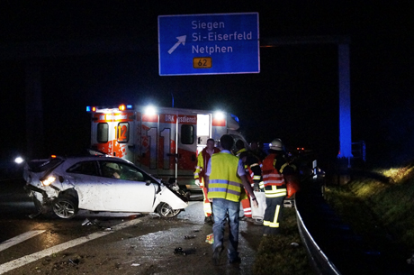2015-12-26_Siegen_A45_Vu_Seat_Überschlag_Motor_Rausgerissen_Fotos_Groß (28)